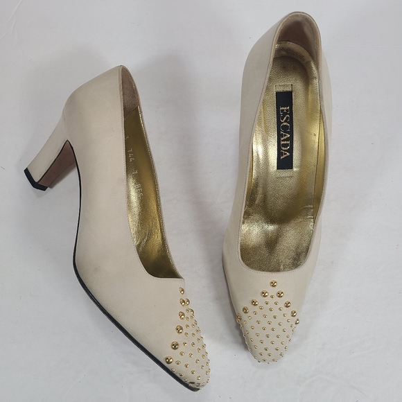 Vintage Escada Cream Suede Gold Stud Embellished Pump Heels Women Size 7B - Picture 1 of 13